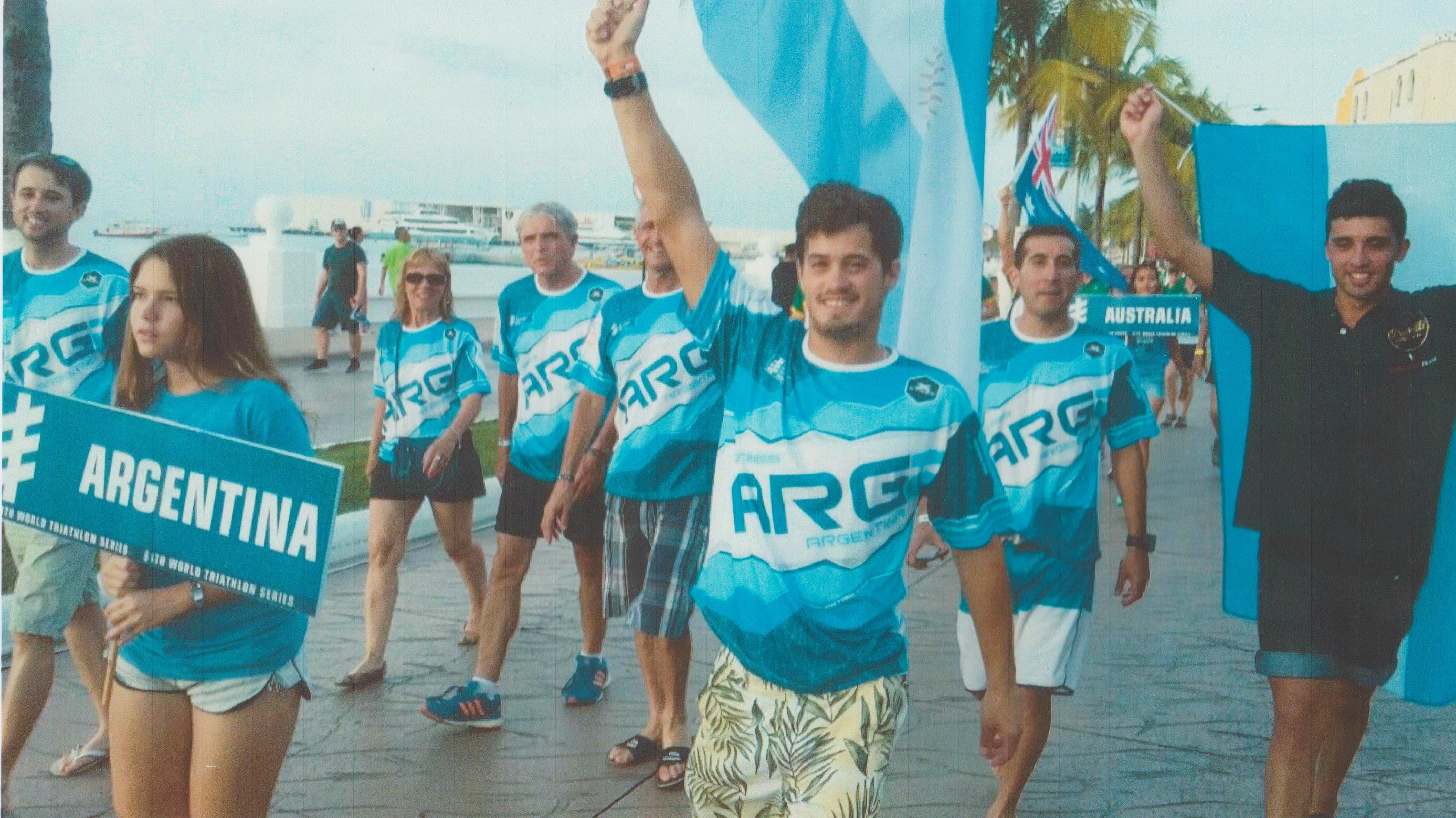 En el Campeonato Mundial de Triatlón ITU de Cozumel, México de 2016, cuando la delegación Argentina en categorías de edades estaba conformada en su totalidad por mendocinos: a Mario lo acompañó su esposa y uno de sus hijos